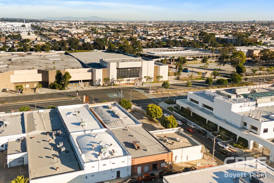 More Photos Of 12341 Hawthorne Blvd, Hawthorne Storefront For Sale