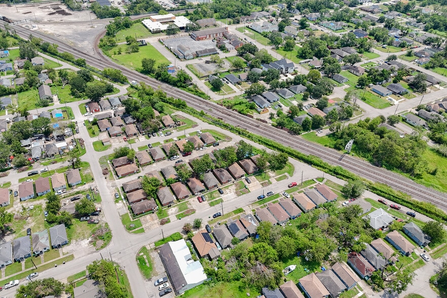 More Photos Of 2101 Hutton St, Houston Apartments For Sale