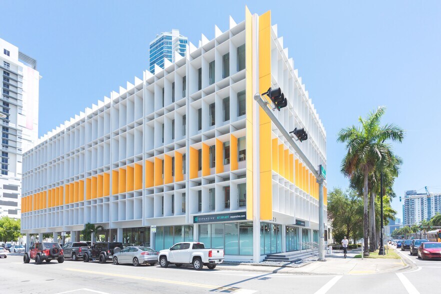 Primary Photo Of 2125 Biscayne Blvd, Miami Coworking Space