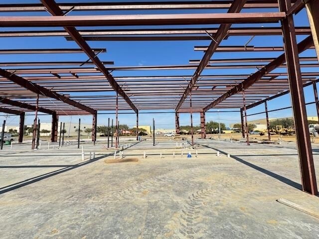 More Photos Of 405 Crossroads St, Laredo Freestanding For Lease