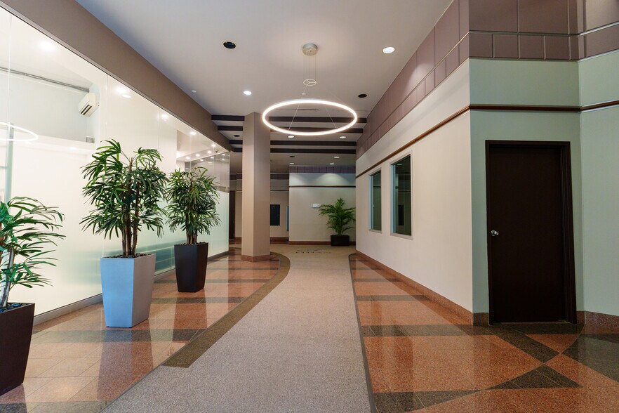 More Photos Of 3000 Boul René-Lévesque, Verdun Office For Lease