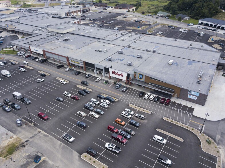 More Photos Of 2600 Middletown Commons, White Hall Storefront For Lease