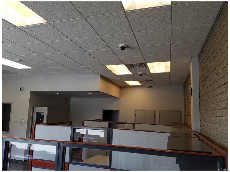 More Photos Of 1992 Route 284, Slate Hill Bank For Lease