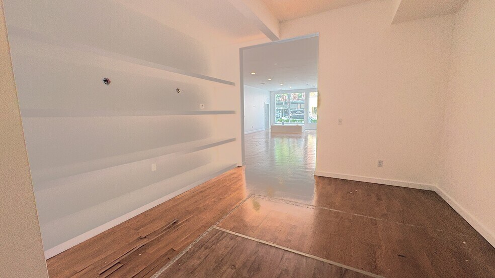 More Photos Of 317 Warren St, Hudson Storefront Retail Residential For Lease