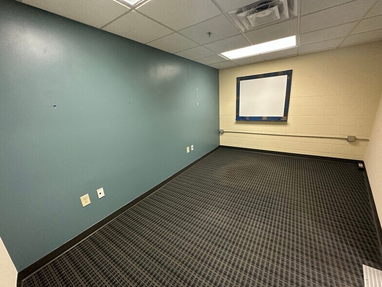More Photos Of 2120 Howard Dr W, North Mankato Warehouse For Lease