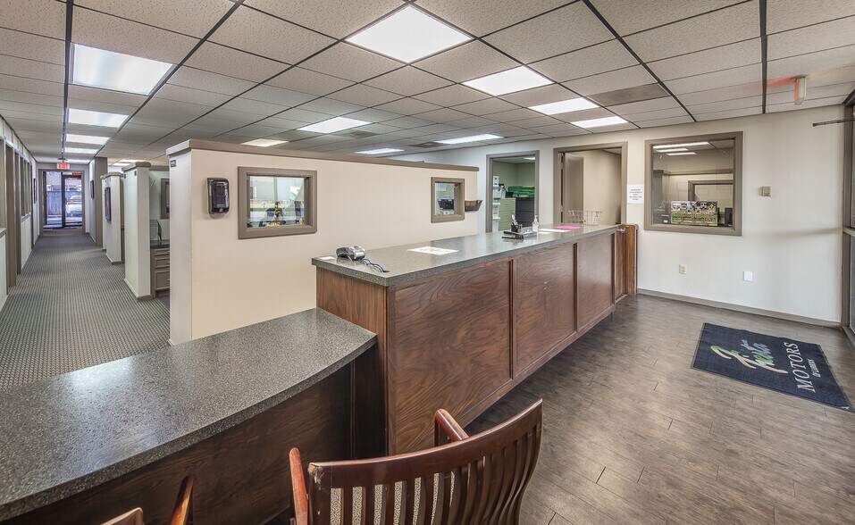 More Photos Of 2599 74th St, Lubbock Office For Sale