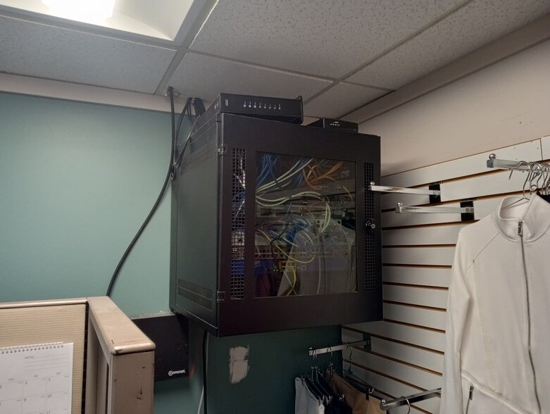 More Photos Of 8 Mall Ct, Savannah Office For Lease