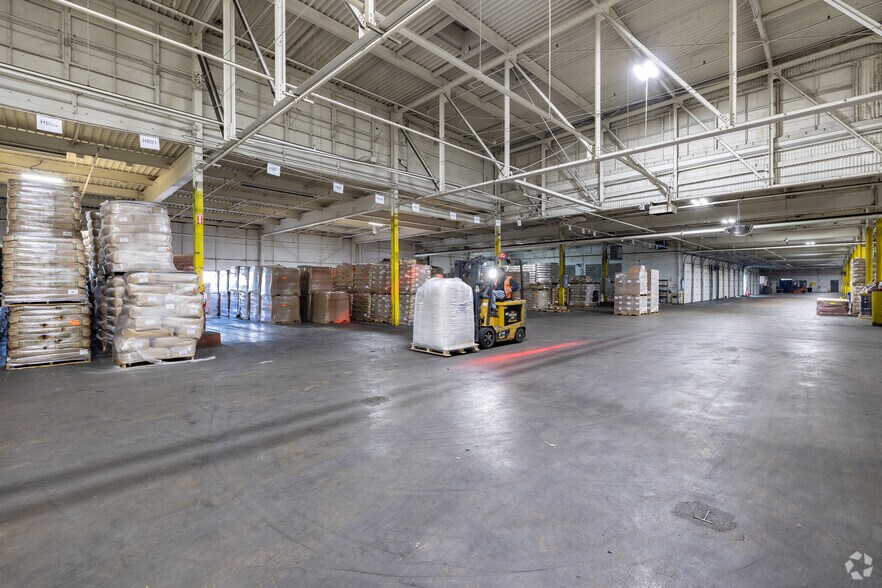 More Photos Of 7110-7140 N Broadway, Saint Louis Warehouse For Lease