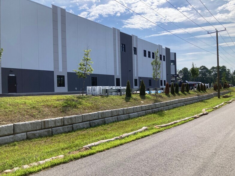 More Photos Of 7 Crow's Nest Circle Dr, Merrimack Warehouse For Lease