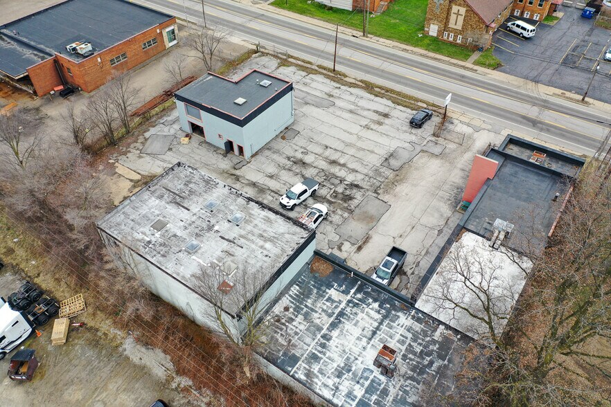 More Photos Of 1050 Triplett Blvd, Akron Warehouse For Sale