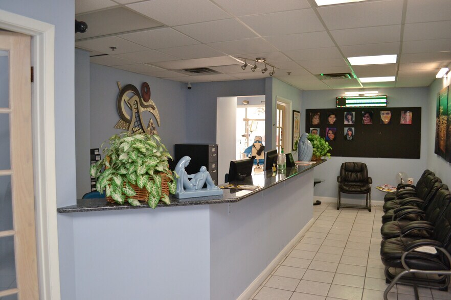 More Photos Of 2071 Irving Park Rd, Hanover Park Medical For Lease