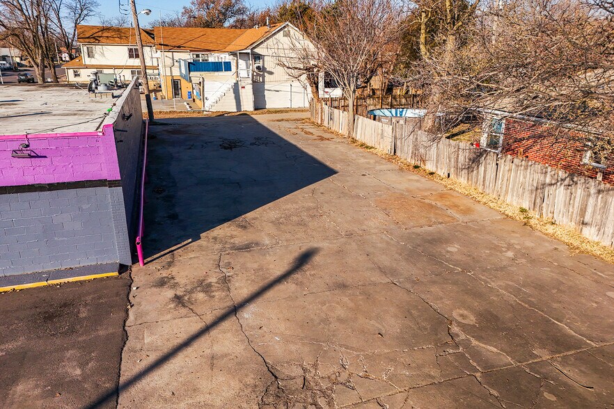 More Photos Of 212 W Harry St, Wichita Bar For Sale