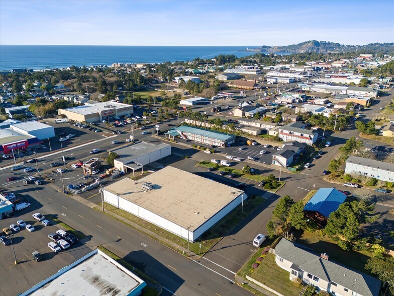 More Photos Of 156 NE 7th St, Newport Supermarket For Sale