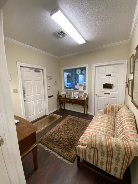 More Photos Of 806 Newtown Rd, Virginia Beach Office For Sale