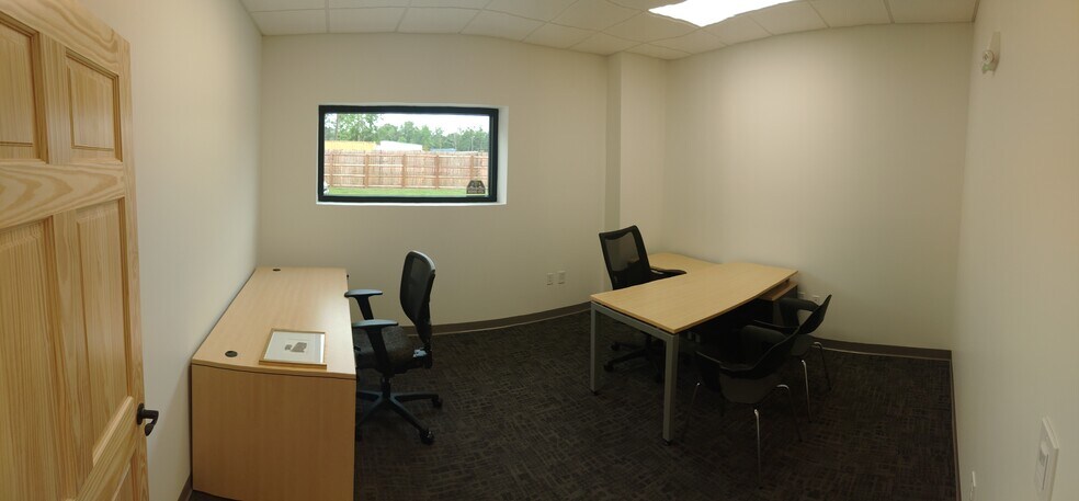 More Photos Of 4300 Mackinnon Industrial Pky, Mobile Distribution For Lease