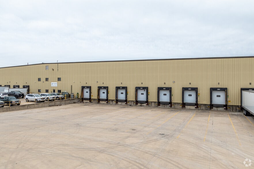 More Photos Of 1805 E Washington St, Mount Pleasant Warehouse For Sale