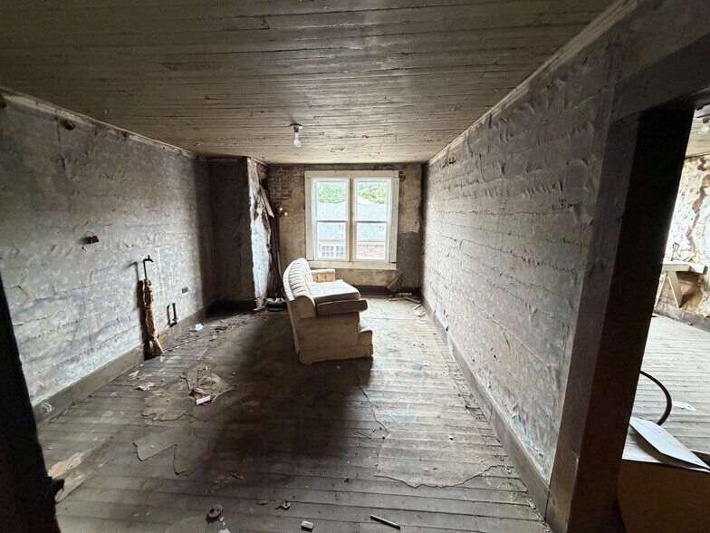More Photos Of 114 Dogwood Ave, Middleton Auto Repair For Sale