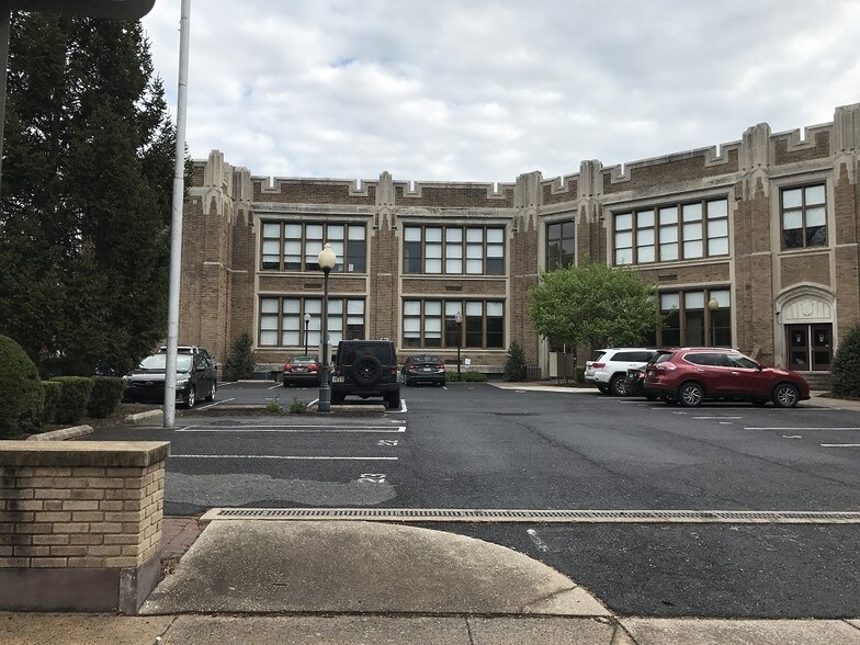 More Photos Of 909 Green St, Harrisburg Office For Lease