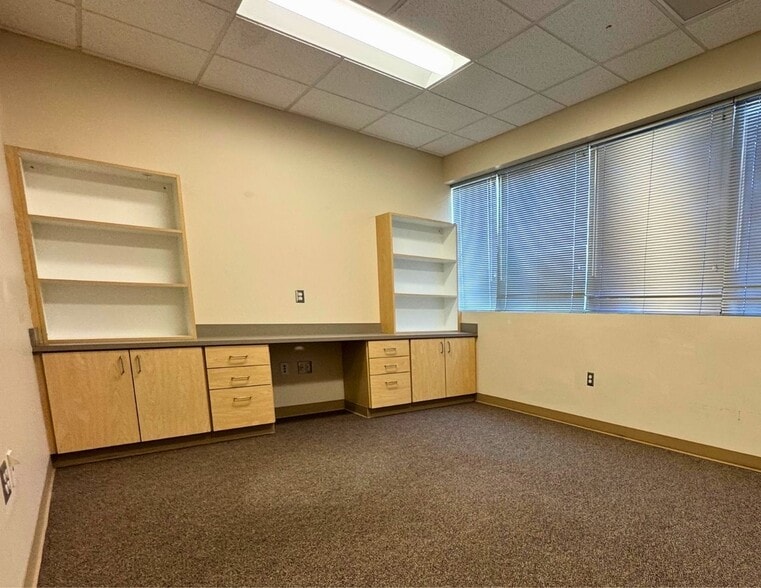 More Photos Of 3526 Longmire Dr, College Station Medical For Lease