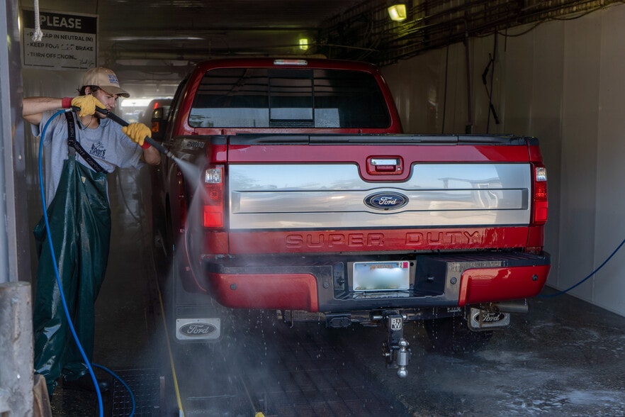 More Photos Of 1201 Cedar St, Helena Carwash For Sale