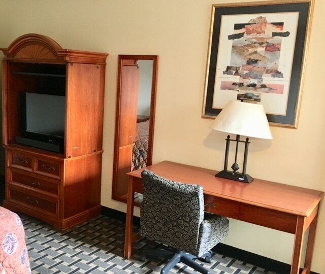 More Photos Of 600 W Palestine St, Mexia Hotel For Sale