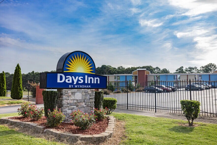 More Photos Of 4498 Washington Rd, East Point Hotel For Sale