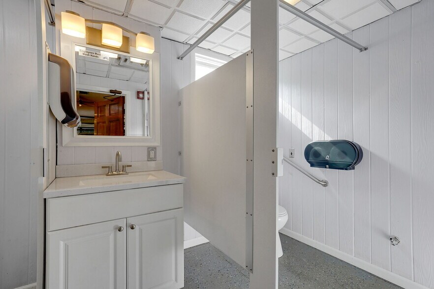 More Photos Of 287 N Elm St, Westfield Restaurant For Sale