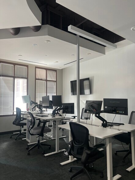 More Photos Of 7135 E Camelback Rd, Scottsdale Coworking Space