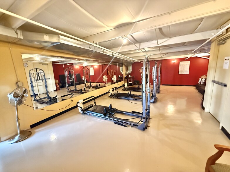 More Photos Of 419 Kays Dr, Normal Industrial For Sale