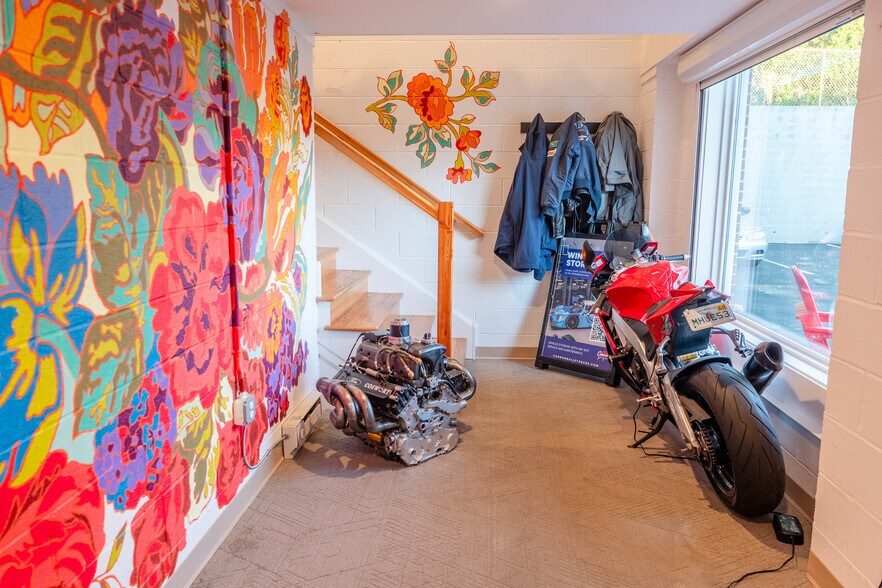 More Photos Of 33 Tomlinson Rd, Huntingdon Valley Warehouse For Sale