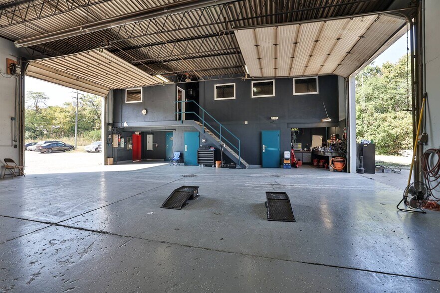 More Photos Of 4450 Monroe St, Hooven Truck Terminal For Sale
