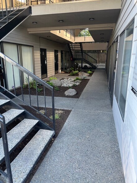 More Photos Of 9880 SW Beaverton Hillsdale Hwy, Beaverton Office For Lease