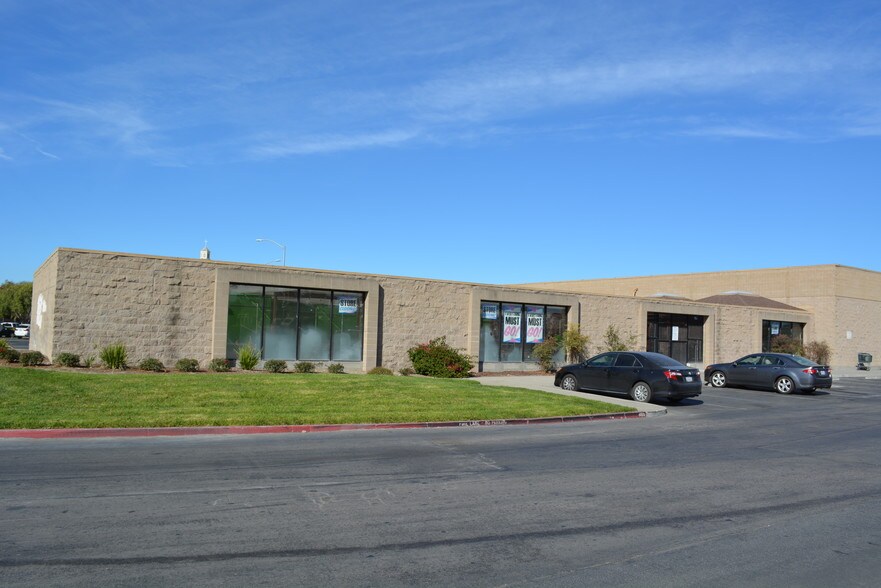 More Photos Of 1067 N Davis Rd, Salinas Garden Center For Lease