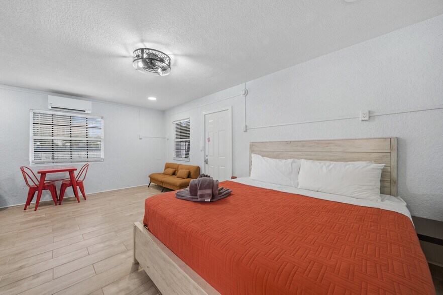 More Photos Of 602 Poinsettia Ave, Clearwater Beach Hotel For Sale