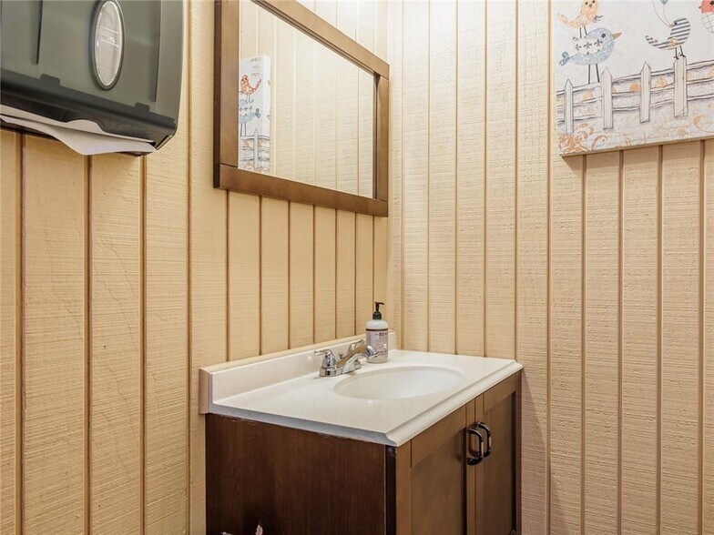 More Photos Of 744 FM 609, La Grange Service For Lease