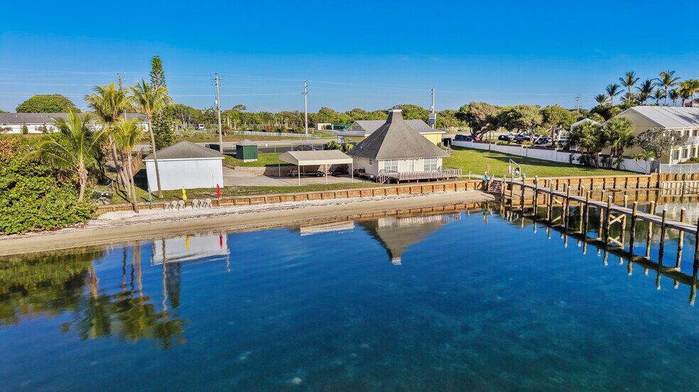 More Photos Of 18947 SE Federal Hwy, Jupiter Freestanding For Sale