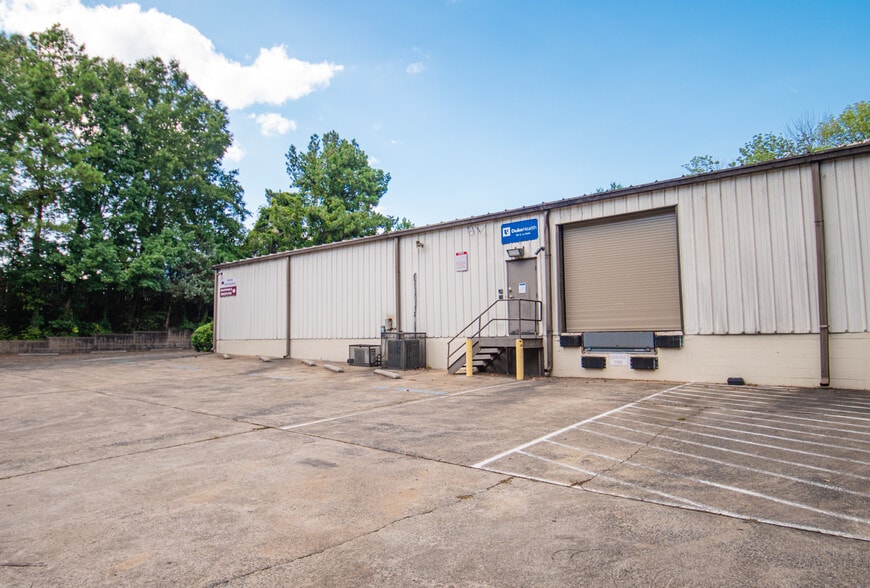More Photos Of 121 S Lasalle St, Durham Warehouse For Lease