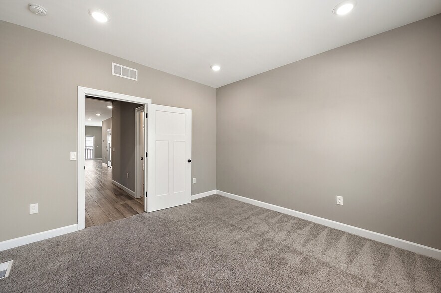 More Photos Of 1251 E Woodward Heights Blvd, Hazel Park Apartments For Sale
