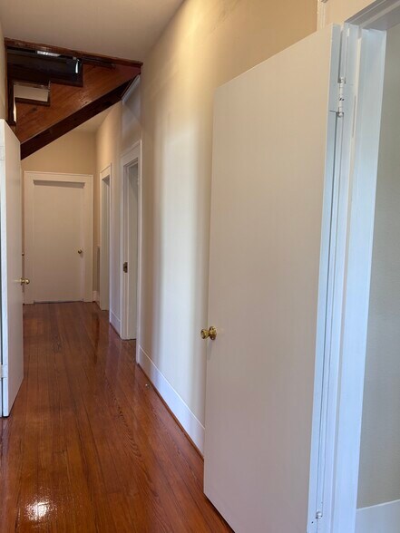 More Photos Of 702 W 34th St, Austin Office For Lease