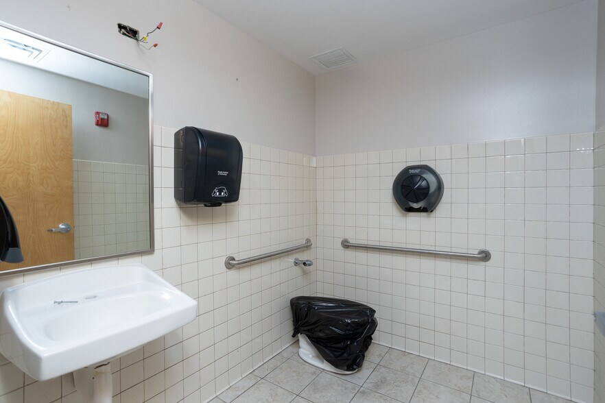 More Photos Of 4400 Dixie Hwy NE, Palm Bay Schools For Sale