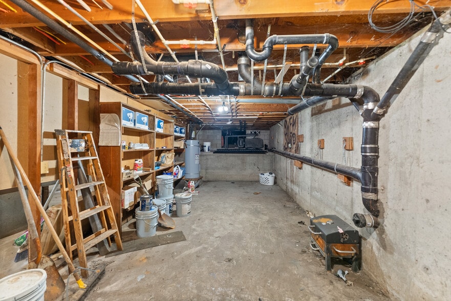 More Photos Of 132 NE Rifle Range St, Roseburg Apartments For Sale