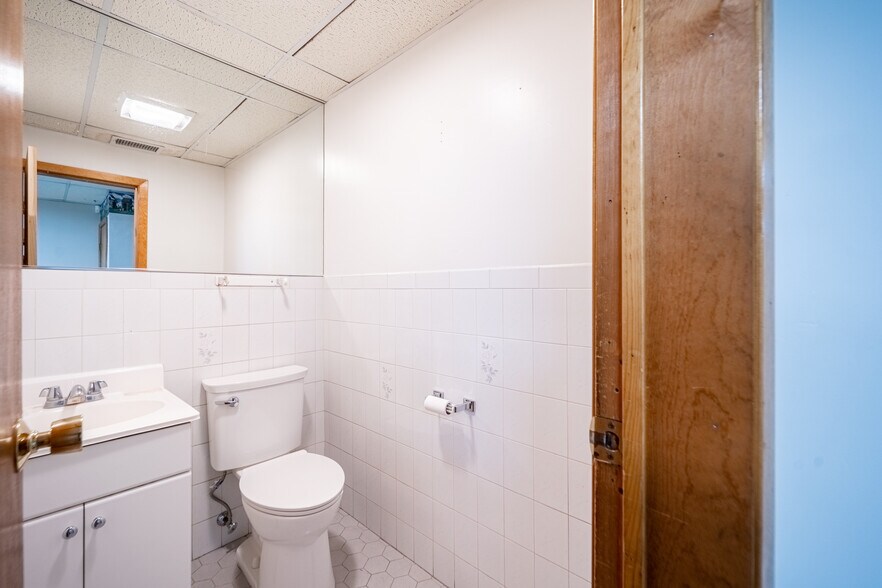 More Photos Of 324 Ringwood Ave, Pompton Lakes Storefront Retail Residential For Lease