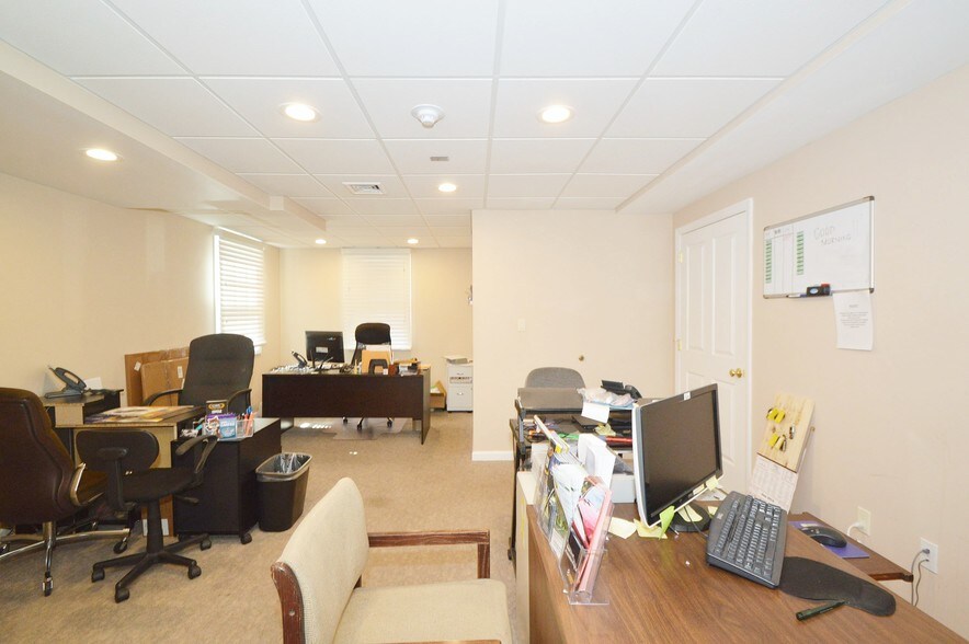 More Photos Of 590 Sunrise Hwy, Baldwin Freestanding For Lease