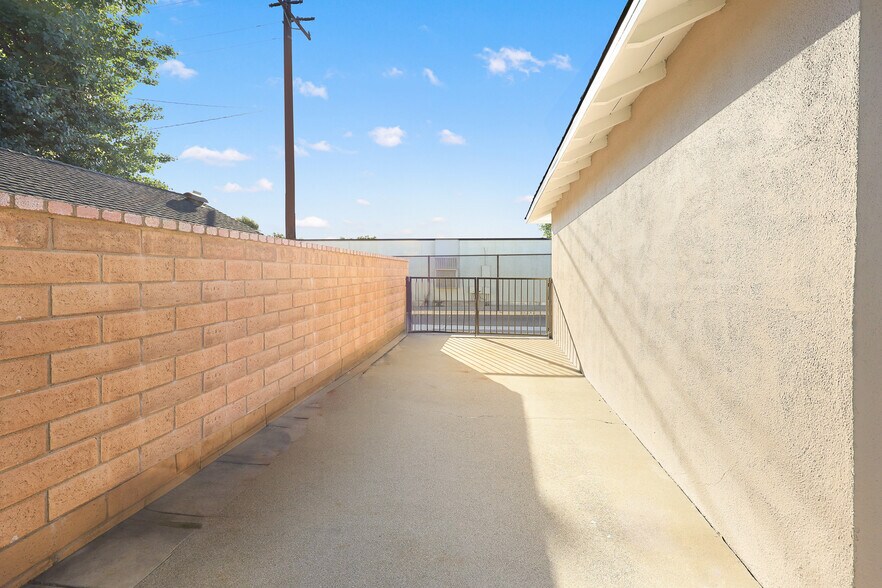 More Photos Of 1047 N San Gabriel Ave, Azusa Apartments For Sale