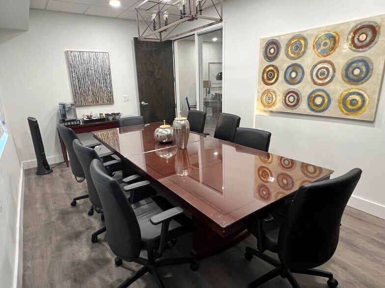 More Photos Of 515 W Bay St, Tampa Coworking Space