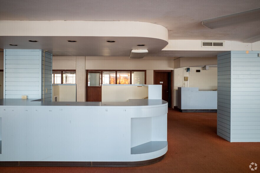 More Photos Of 1143 Bishop St, Honolulu Storefront Retail Office For Sale