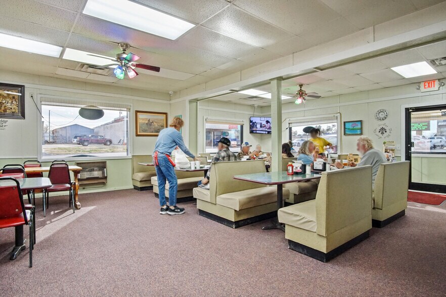 More Photos Of 411 E Broadway Ave, Mcloud Restaurant For Sale