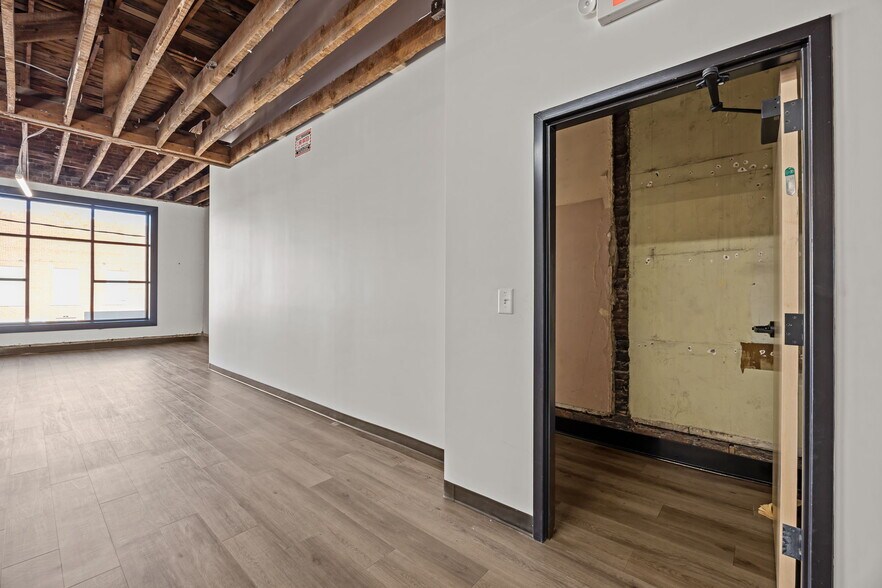 More Photos Of 207 S Garnett St, Henderson Flex For Lease