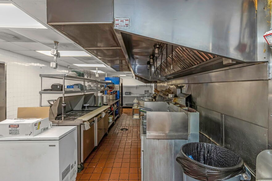 More Photos Of 2901 Tyrone Blvd, Saint Petersburg Restaurant For Sale
