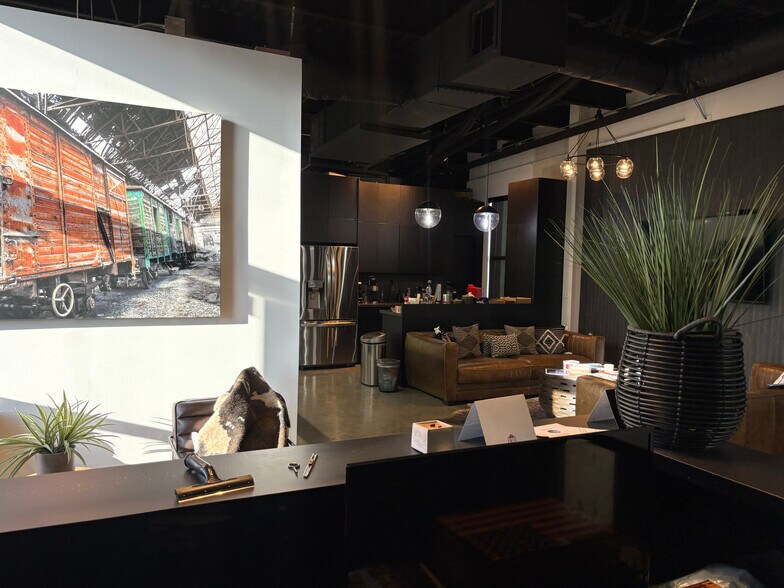 More Photos Of 301 E Virginia St, McKinney Storefront Retail Office For Lease